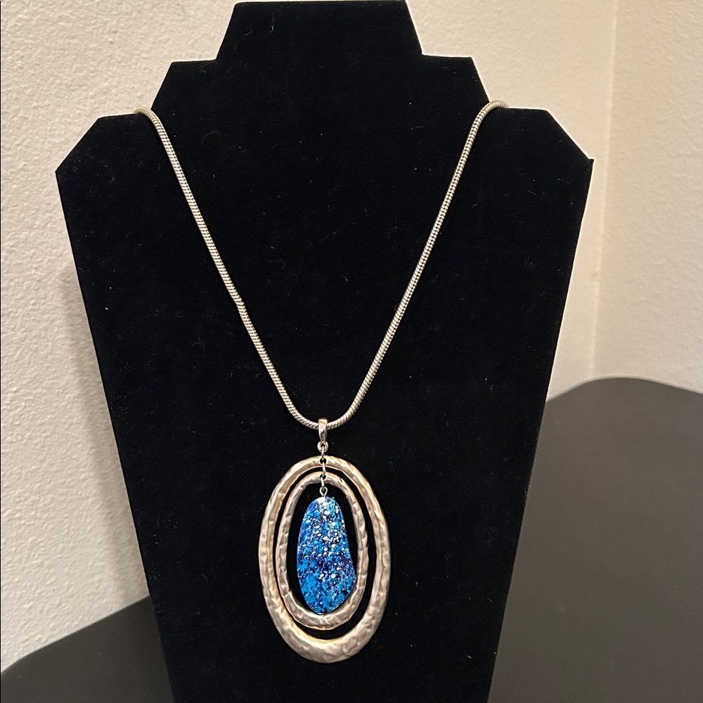 Chicos Elegant Blue and Gold Pendant Necklace